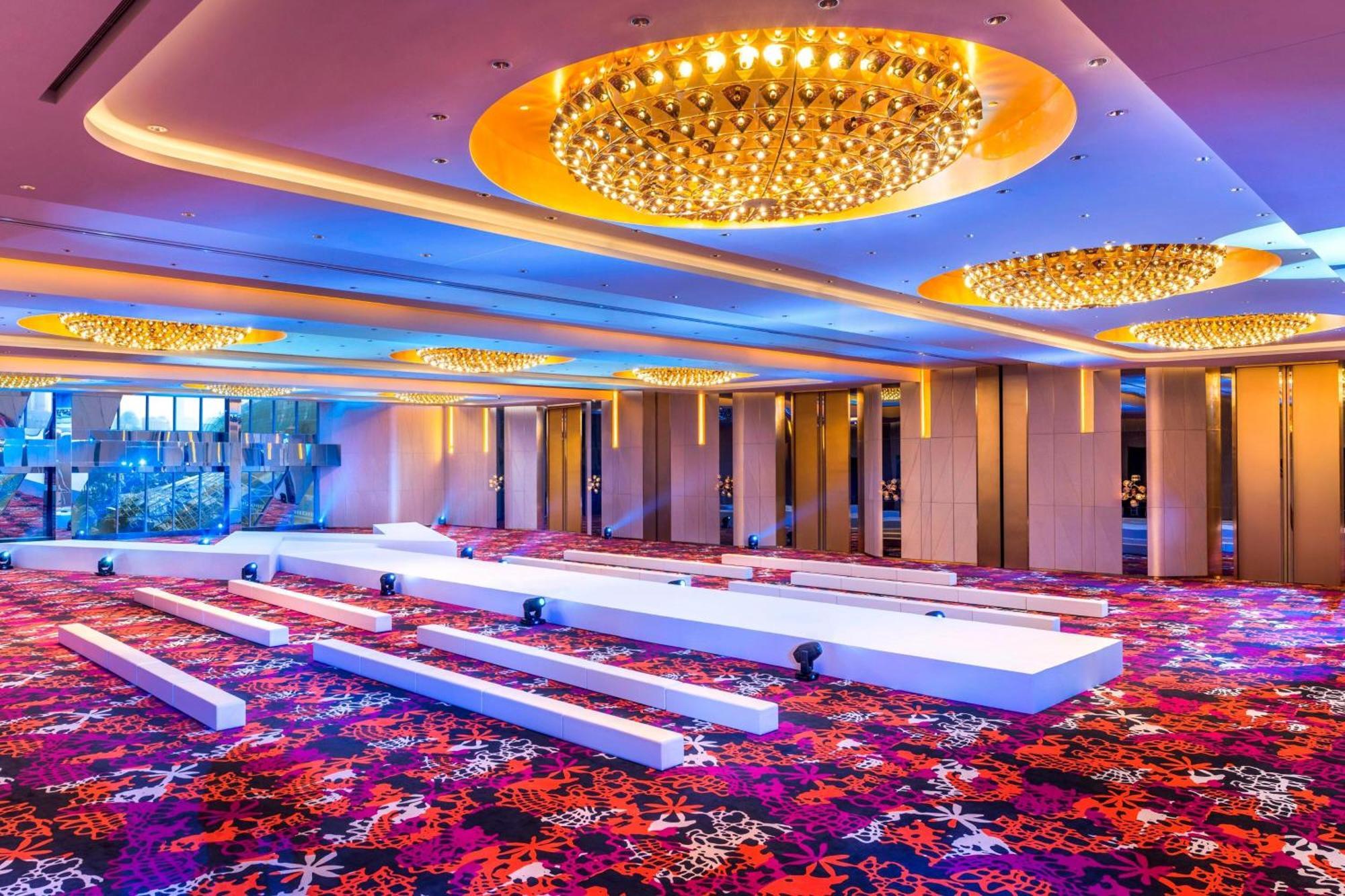W - The Bund Hotel 5*